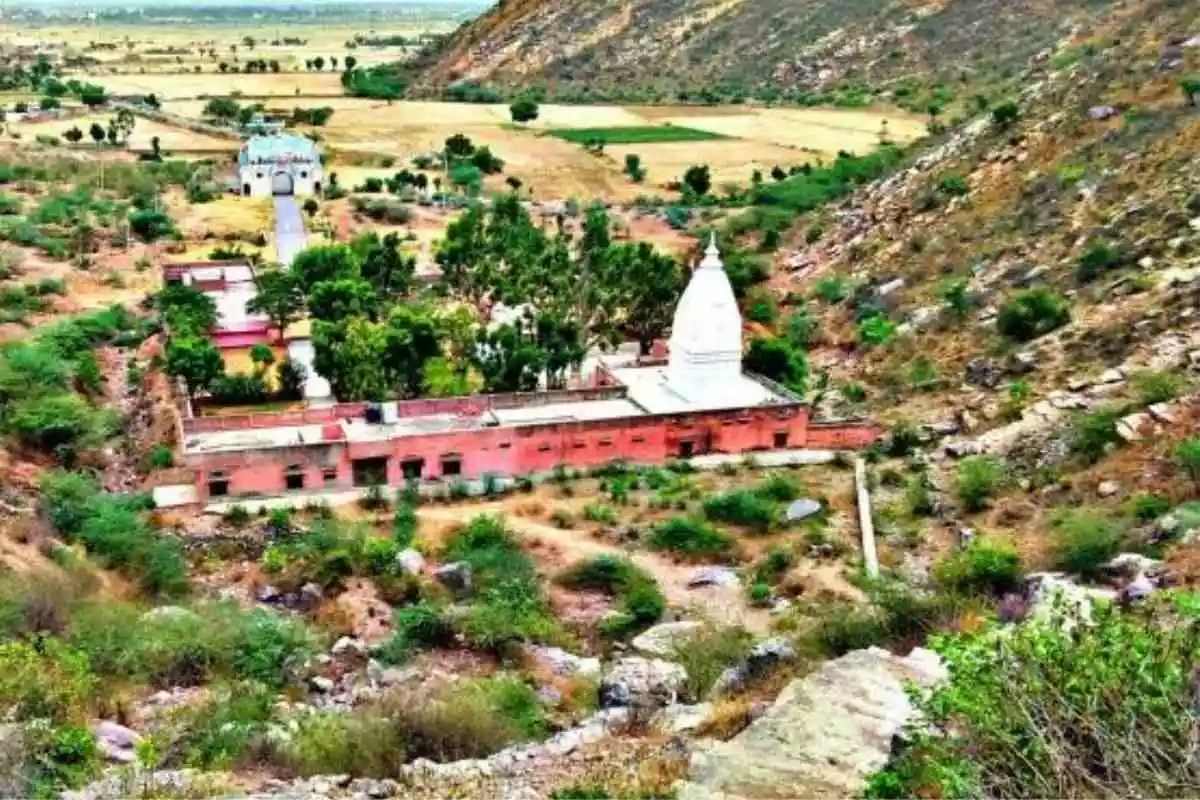 Prachin Shiv Mandir & Holy Pond (Nagina)